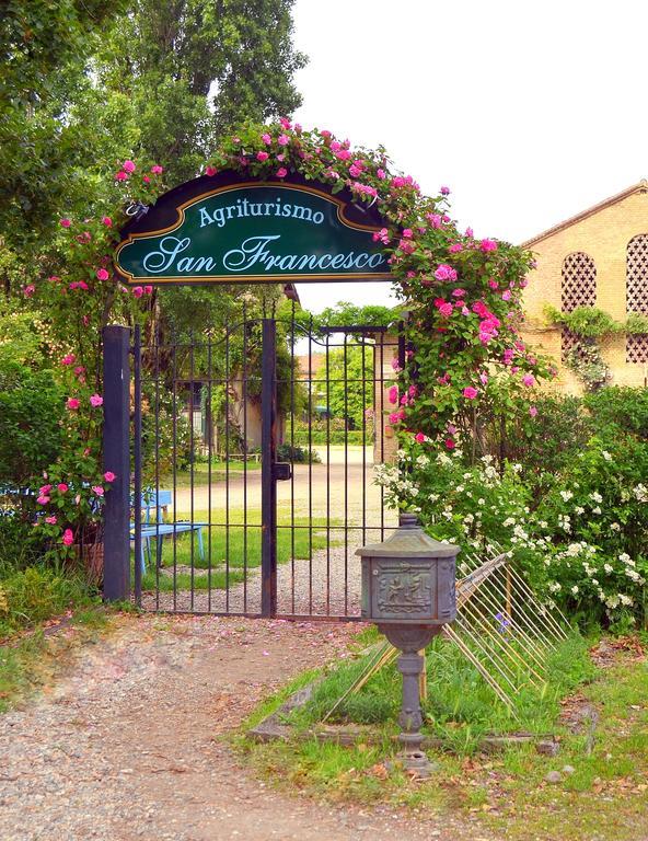 Agriturismo San Francesco Basiglio Exterior foto
